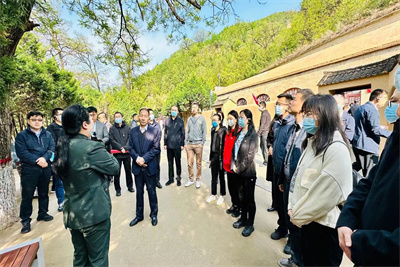 中青二班延安行06.jpg