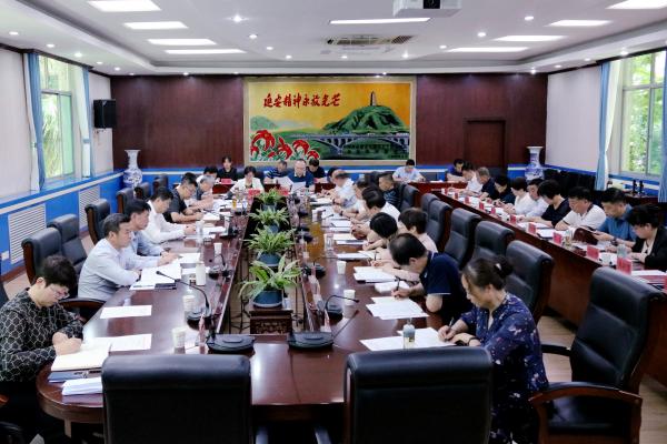 2024.5.30 中心组学习.jpg