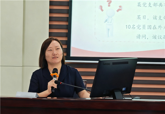 顺序1党的建设教研部副教授何芸讲课_副本.jpg 顺序1党的建设教研部副教授何芸讲课_副本.jpg