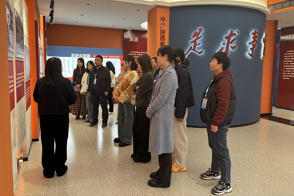 2025.10.31 工作处组织2025年秋季学期访学教师参观校史馆 - 副本.jpg